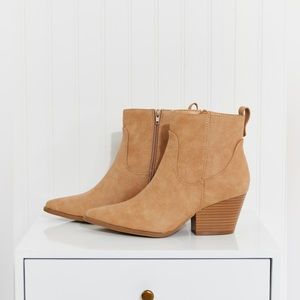 Qupid Finding Fort Worth Pointed Toe Ankle Booties Toffee